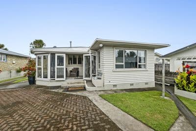 122 Ngamotu Road, Spotswood, New Plymouth, Taranaki | Tall Poppy 