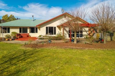 21 Harcourt Place, Wakefield, Tasman, Nelson | Tall Poppy 
