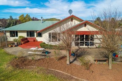 21 Harcourt Place, Wakefield, Tasman, Nelson | Tall Poppy 