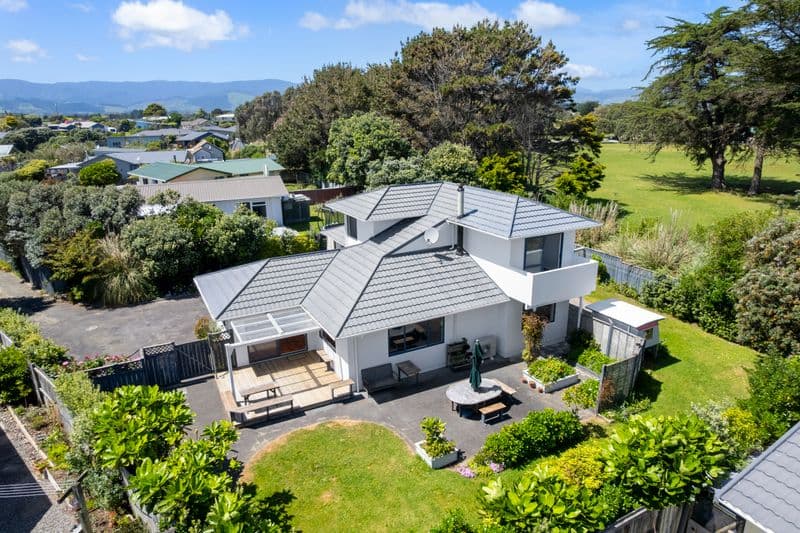 9 Caughley Place, Otaki Beach, Kapiti Coast