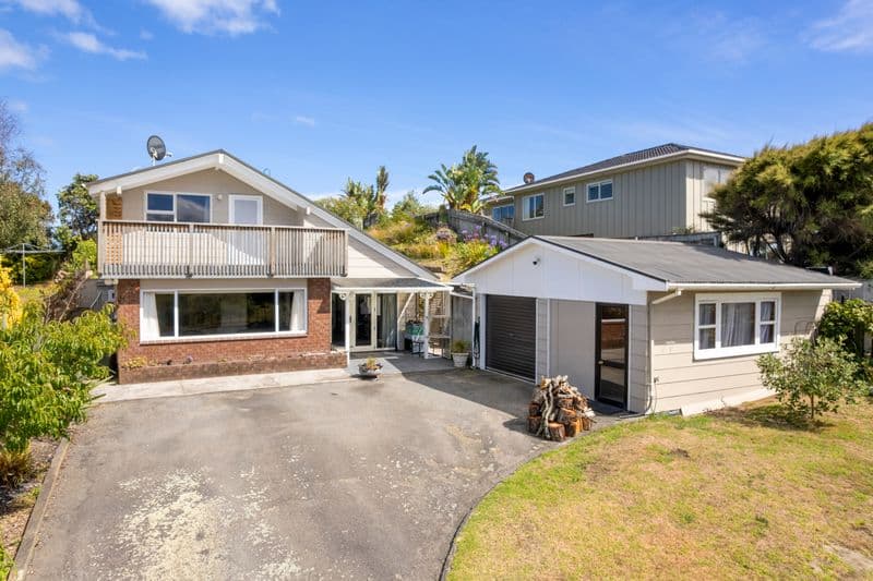 18 Robert Mckeen Street, Otaki Beach, Kapiti Coast