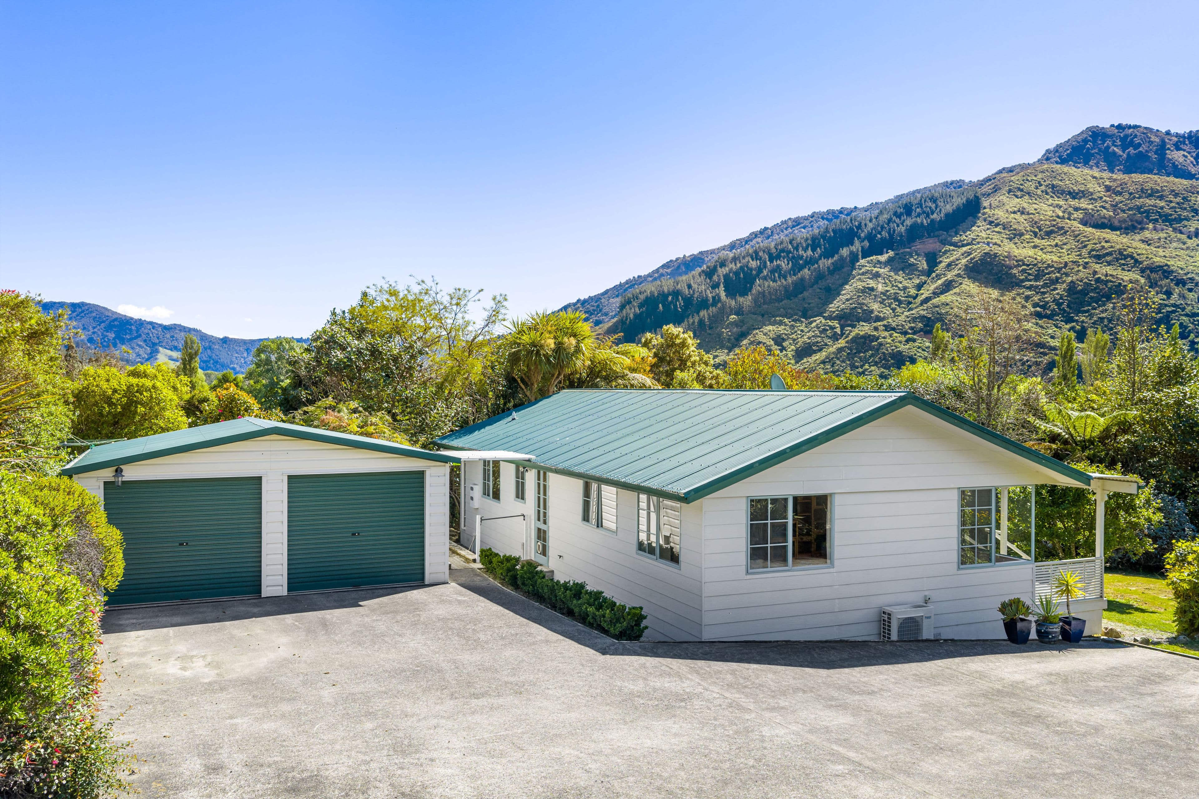 1693 Queen Charlotte Drive, Queen Charlotte Sound, Marlborough, Marlborough | Tall Poppy 