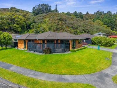 15 Aragon Grove, Kingsley Heights, Upper Hutt City, Wellington | Tall Poppy 