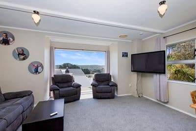 52 Colchester Crescent, Newlands, Wellington City, Wellington | Tall Poppy 