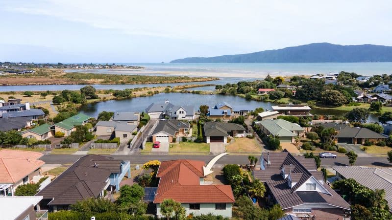 7 Major Durie Place, Waikanae Beach, Kapiti Coast, Wellington | Tall Poppy 