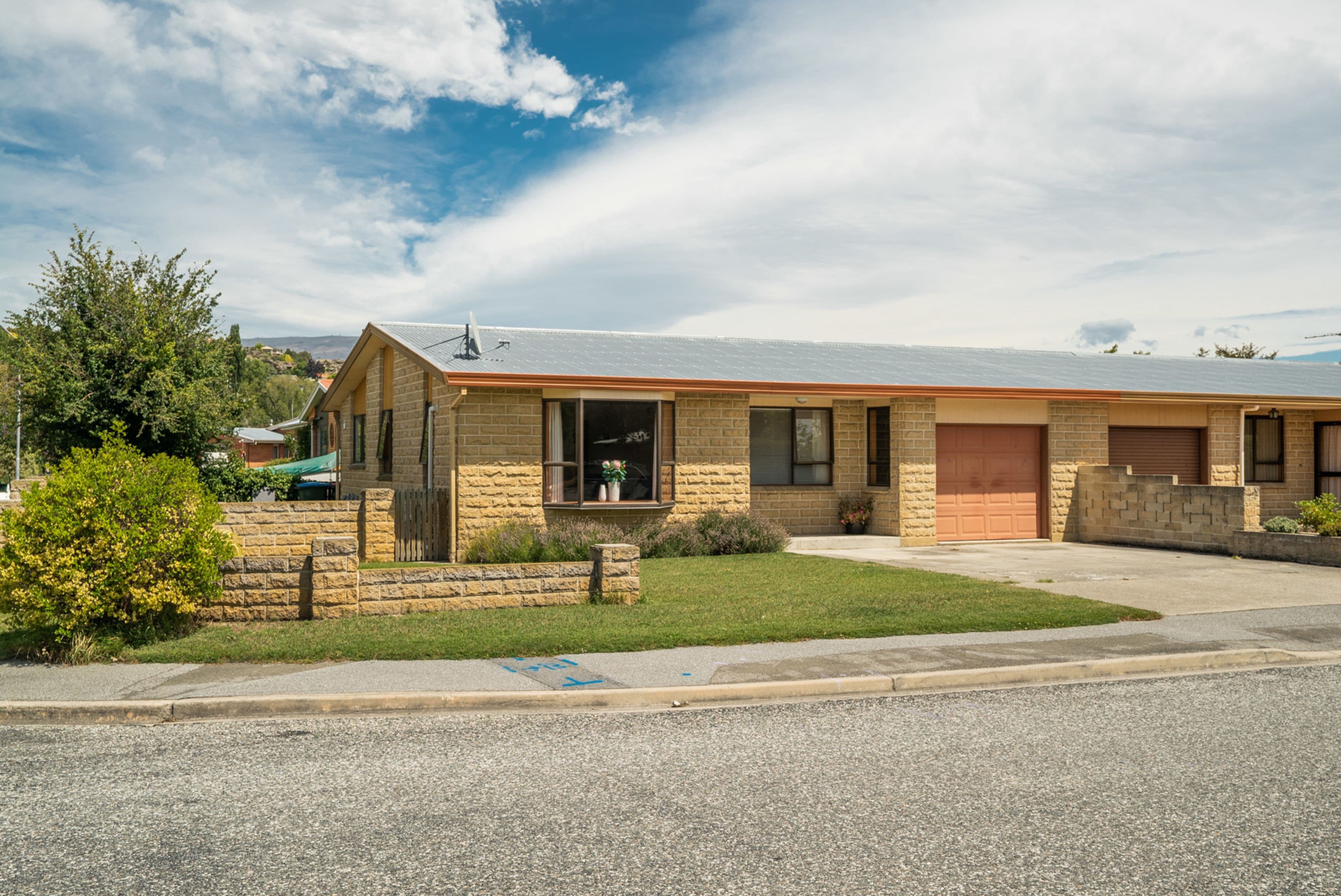 2 Jackson Place, Alexandra, Central Otago, Otago | Tall Poppy