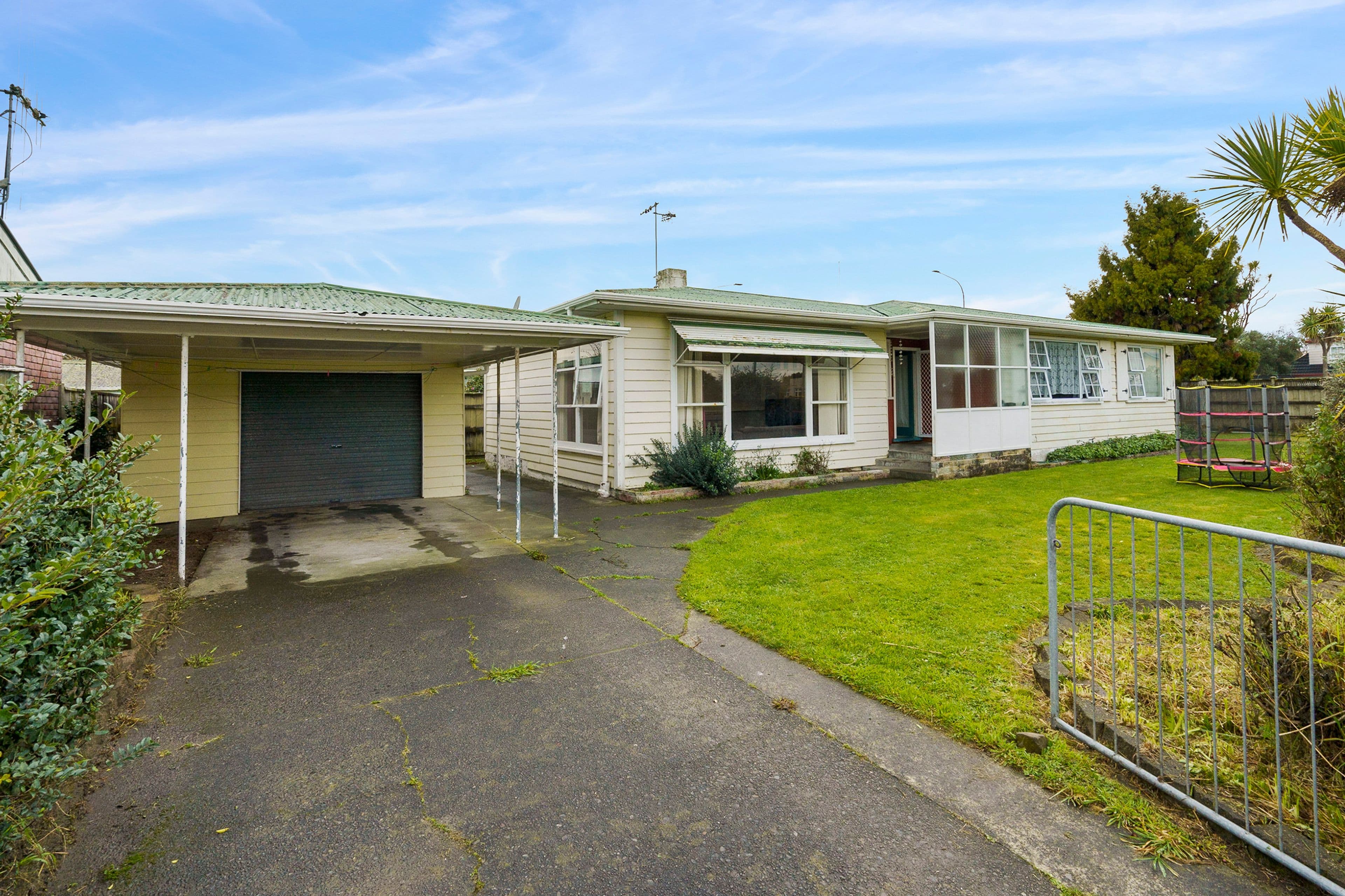 1 Strathmore Place, Awapuni, Palmerston North City, Manawatu | Tall Poppy
